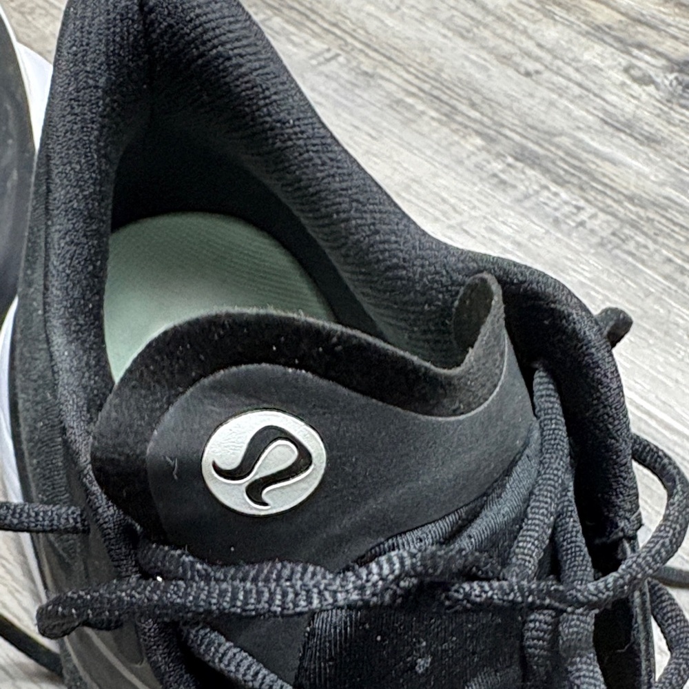 Lululemon Size Men’s 11 Black and White Athletic Sneakers Excellent Condition - Picture 10 of 12